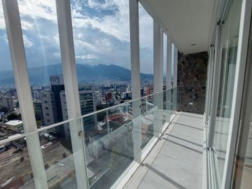 Vendo Departamento de 191 m2 en  la  Av. González Suárez.