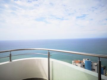 VENTA DEPARTAMENTO FRENTE AL MAR, SECTOR BARBASQUILLO, MANTA, ECUADOR