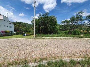 Lote ORQUÍDEA 143 con bonita vista todos los servicios proyecto incluído en Fracc Rancho San Diego Ixtapan de la Sal EDOMEX