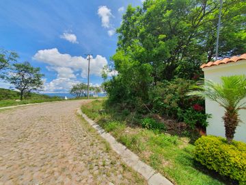 Lote ORQUÍDEA 143 con bonita vista todos los servicios proyecto incluído en Fracc Rancho San Diego Ixtapan de la Sal EDOMEX