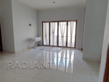 Rumah Hook 2 Lantai Siap Huni di Emerald Bintaro Sektor 9
