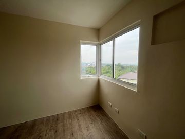 Fullerton Suites along Tagaytay-Starosa road near Nuvali thru Pagibig