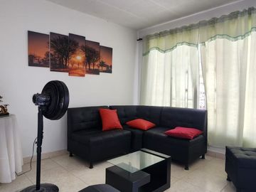 SE VENDE HERMOSA CASA DE TRES PISOS EN EL BARRIO BOSQUES DE MARACAIBO