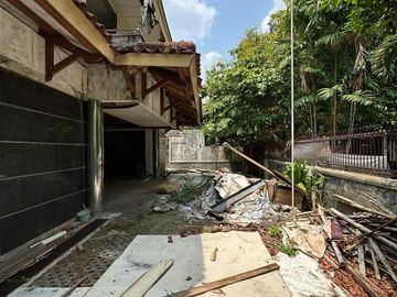 BANGUNAN RUMAH DALAM KOMPLEK di SIMPRUG GOLF, KEBAYORAN LAMA