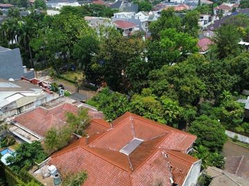 BANGUNAN RUMAH DALAM KOMPLEK di SIMPRUG GOLF, KEBAYORAN LAMA