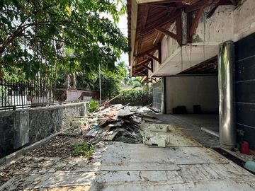 BANGUNAN RUMAH DALAM KOMPLEK di SIMPRUG GOLF, KEBAYORAN LAMA