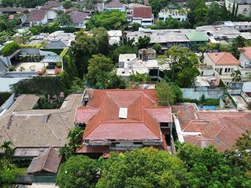 BANGUNAN RUMAH DALAM KOMPLEK di SIMPRUG GOLF, KEBAYORAN LAMA