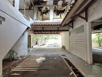 BANGUNAN RUMAH DALAM KOMPLEK di SIMPRUG GOLF, KEBAYORAN LAMA