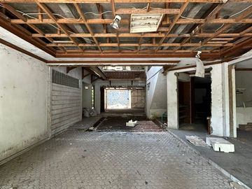 BANGUNAN RUMAH DALAM KOMPLEK di SIMPRUG GOLF, KEBAYORAN LAMA