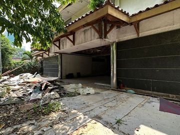 BANGUNAN RUMAH DALAM KOMPLEK di SIMPRUG GOLF, KEBAYORAN LAMA