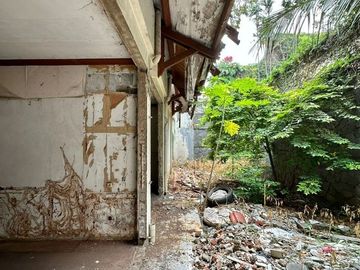 BANGUNAN RUMAH DALAM KOMPLEK di SIMPRUG GOLF, KEBAYORAN LAMA