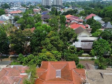 BANGUNAN RUMAH DALAM KOMPLEK di SIMPRUG GOLF, KEBAYORAN LAMA