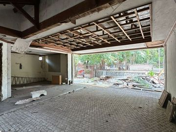 BANGUNAN RUMAH DALAM KOMPLEK di SIMPRUG GOLF, KEBAYORAN LAMA