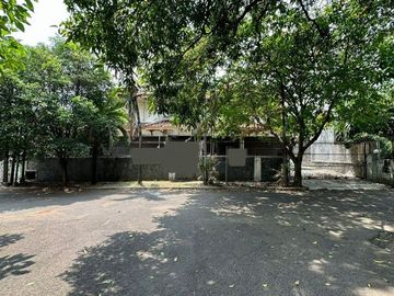 BANGUNAN RUMAH DALAM KOMPLEK di SIMPRUG GOLF, KEBAYORAN LAMA