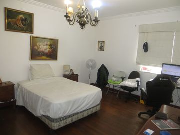 CASA COMO TERRENO EN URB SAN ANTONIO, MIRAFLORES: FRENTE DE 14 MTS, $ 560,000