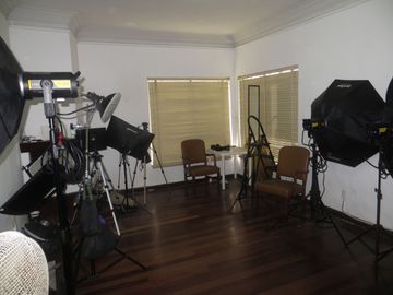 CASA COMO TERRENO EN URB SAN ANTONIO, MIRAFLORES: FRENTE DE 14 MTS, $ 560,000