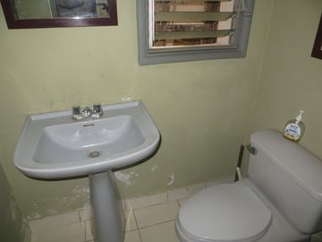 CASA COMO TERRENO EN URB SAN ANTONIO, MIRAFLORES: FRENTE DE 14 MTS, $ 560,000