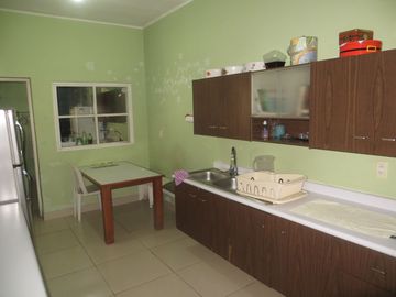 CASA COMO TERRENO EN URB SAN ANTONIO, MIRAFLORES: FRENTE DE 14 MTS, $ 560,000