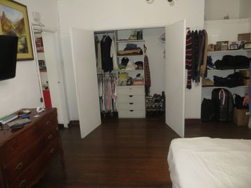 CASA COMO TERRENO EN URB SAN ANTONIO, MIRAFLORES: FRENTE DE 14 MTS, $ 560,000