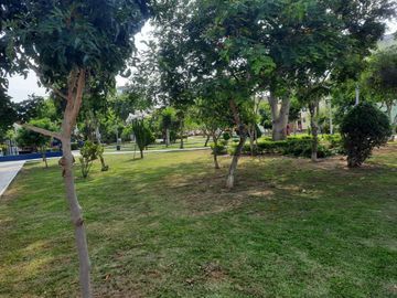 VENDO ENORME CASA EN ESQUINA EN STA CECILIA BELLAVISTA LIM CON SAN MIGUEL
