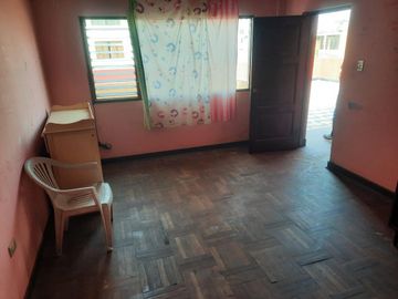 VENDO ENORME CASA EN ESQUINA EN STA CECILIA BELLAVISTA LIM CON SAN MIGUEL
