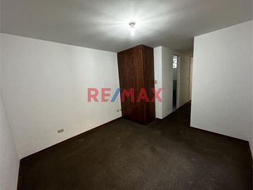 SE VENDE DEPARTAMENTO A 2 CUADRAS DEL MALECON DE MIRAFLORES,  LIMITE CON SAN ISIDRO , ZONA GASTRONOMICA Y COMERCIAL.