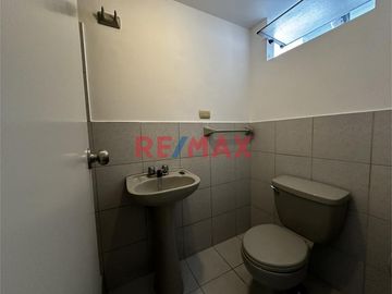 SE VENDE DEPARTAMENTO A 2 CUADRAS DEL MALECON DE MIRAFLORES,  LIMITE CON SAN ISIDRO , ZONA GASTRONOMICA Y COMERCIAL.