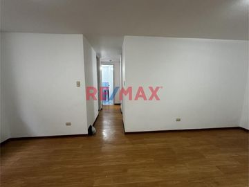 SE VENDE DEPARTAMENTO A 2 CUADRAS DEL MALECON DE MIRAFLORES,  LIMITE CON SAN ISIDRO , ZONA GASTRONOMICA Y COMERCIAL.