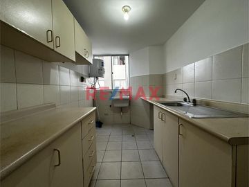 SE VENDE DEPARTAMENTO A 2 CUADRAS DEL MALECON DE MIRAFLORES,  LIMITE CON SAN ISIDRO , ZONA GASTRONOMICA Y COMERCIAL.