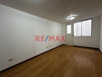 SE VENDE DEPARTAMENTO A 2 CUADRAS DEL MALECON DE MIRAFLORES,  LIMITE CON SAN ISIDRO , ZONA GASTRONOMICA Y COMERCIAL.