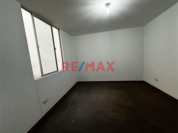 SE VENDE DEPARTAMENTO A 2 CUADRAS DEL MALECON DE MIRAFLORES,  LIMITE CON SAN ISIDRO , ZONA GASTRONOMICA Y COMERCIAL.