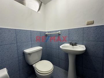 SE VENDE DEPARTAMENTO A 2 CUADRAS DEL MALECON DE MIRAFLORES,  LIMITE CON SAN ISIDRO , ZONA GASTRONOMICA Y COMERCIAL.