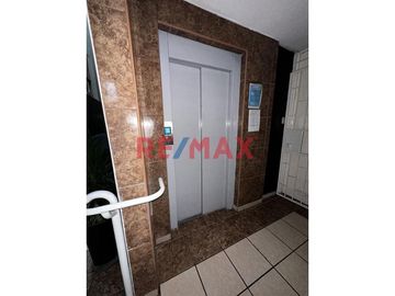 SE VENDE DEPARTAMENTO A 2 CUADRAS DEL MALECON DE MIRAFLORES,  LIMITE CON SAN ISIDRO , ZONA GASTRONOMICA Y COMERCIAL.