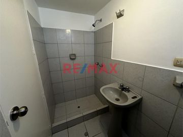 SE VENDE DEPARTAMENTO A 2 CUADRAS DEL MALECON DE MIRAFLORES,  LIMITE CON SAN ISIDRO , ZONA GASTRONOMICA Y COMERCIAL.