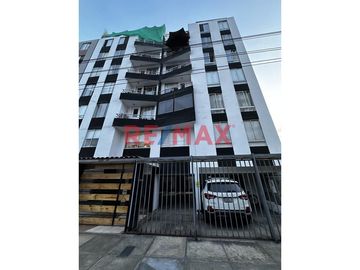 SE VENDE DEPARTAMENTO A 2 CUADRAS DEL MALECON DE MIRAFLORES,  LIMITE CON SAN ISIDRO , ZONA GASTRONOMICA Y COMERCIAL.