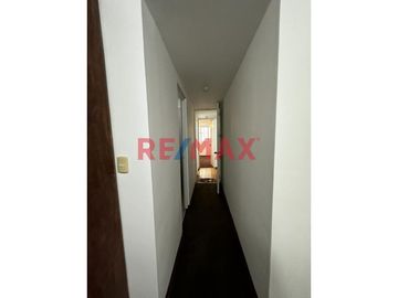 SE VENDE DEPARTAMENTO A 2 CUADRAS DEL MALECON DE MIRAFLORES,  LIMITE CON SAN ISIDRO , ZONA GASTRONOMICA Y COMERCIAL.