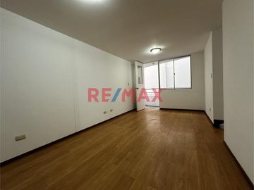 SE VENDE DEPARTAMENTO A 2 CUADRAS DEL MALECON DE MIRAFLORES,  LIMITE CON SAN ISIDRO , ZONA GASTRONOMICA Y COMERCIAL.