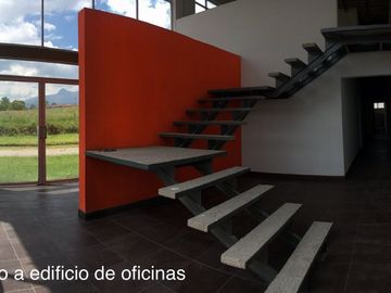 Galpon Industrial Tambillo , 10.000 m² Terreno, 1.820 m2 galpon, 430 m² Oficinas. Cerca de Quito.