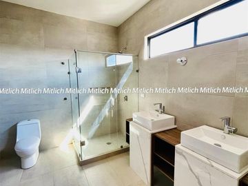 Casa en venta con racamara en planta baja Canteras $8,000,000
