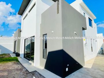 Casa en venta con racamara en planta baja Canteras $8,000,000
