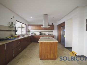 Casa a la venta de lujo en Challuabamba Cuenca