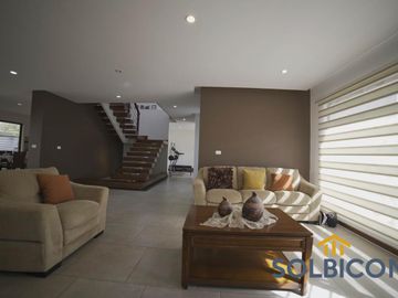 Casa a la venta de lujo en Challuabamba Cuenca