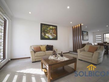 Casa a la venta de lujo en Challuabamba Cuenca