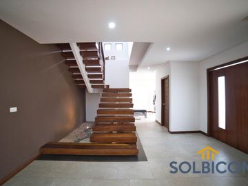 Casa a la venta de lujo en Challuabamba Cuenca
