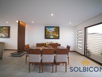 Casa a la venta de lujo en Challuabamba Cuenca