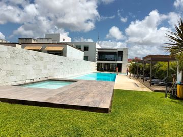 Vendo Penthouse en Condominio Hominum Habitat Cancun de 327m2