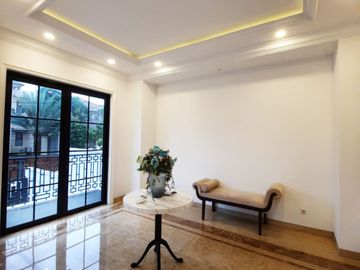 Rumah Brand New Classic Cipete Utara Kebayoran Baru