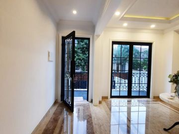 Rumah Brand New Classic Cipete Utara Kebayoran Baru