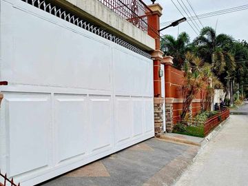 Corner Lot Bungalow House & Lot For SALE with pool in Angeles City near CLARK FREE PORT ZONE