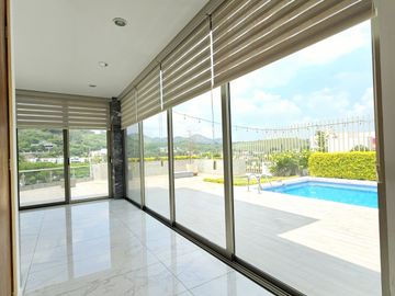 LAS CAÑADAS CASA EN VENTA FRENTE AL COLEGIO ALEMAN CON ALBERCA